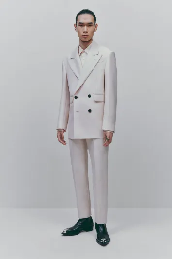 حي سوهو يلهم ألكساندر ماكوين لخريف وشتاء 2022