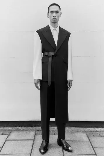 حي سوهو يلهم ألكساندر ماكوين لخريف وشتاء 2022