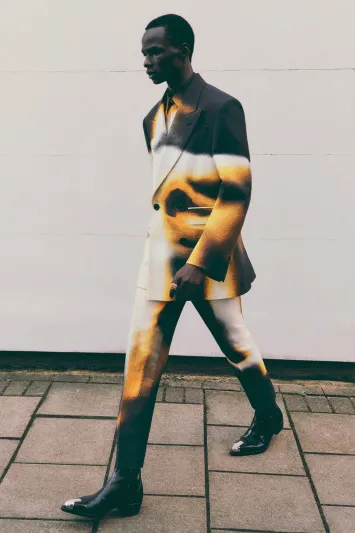 حي سوهو يلهم ألكساندر ماكوين لخريف وشتاء 2022