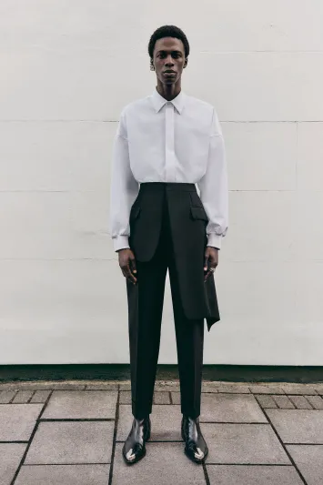 حي سوهو يلهم ألكساندر ماكوين لخريف وشتاء 2022