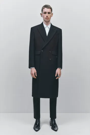 حي سوهو يلهم ألكساندر ماكوين لخريف وشتاء 2022