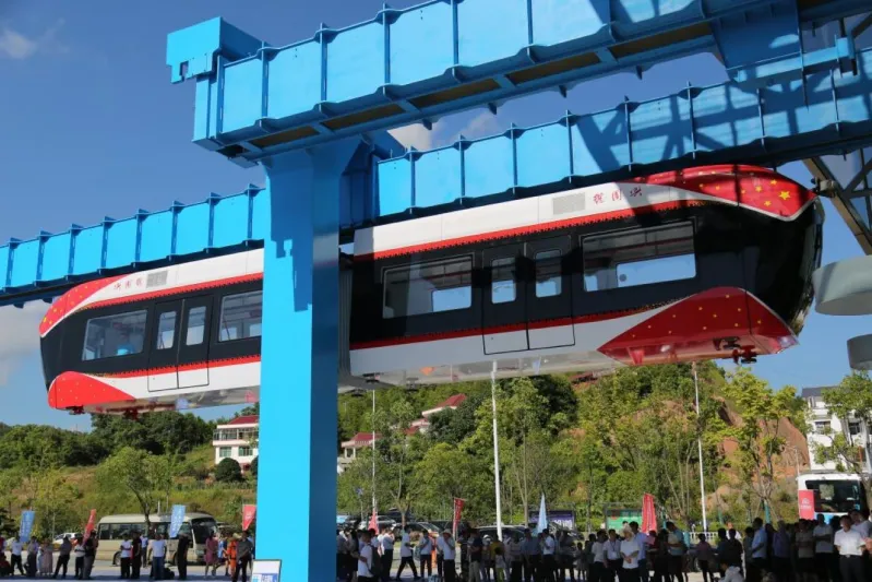 الصين تشهد إطلاق أول قطار مغناطيسي معلق في الهواء (فيديو)