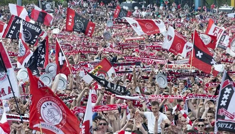 أياكس أمستردام يصدر قرارًا  غريبًا للجماهير خاصًّا بقمصان اللاعبين