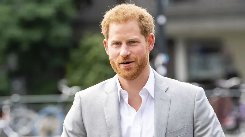 ماذا تعرف العائلة المالكة البريطانية عن كتاب الأمير هاري؟