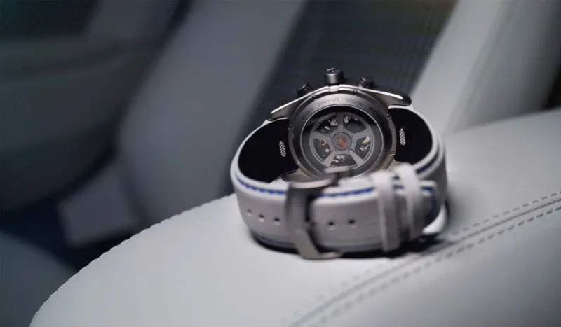 ساعة فريدة من بورش تزامنًا مع إطلاق موديل «911 سالي سبيشال» (فيديو)