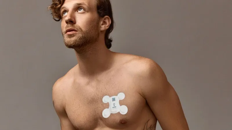 تطوير لاصقة ذكية لمراقبة مخطط القلب 