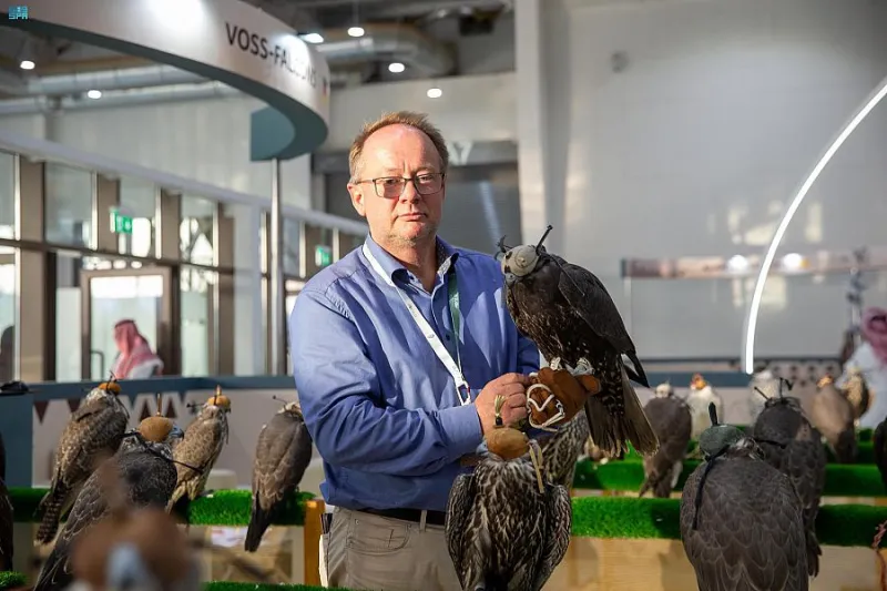  صقار ألماني يبيع 6 صقور في مزاد دولي لمزارع إنتاج الصقور
