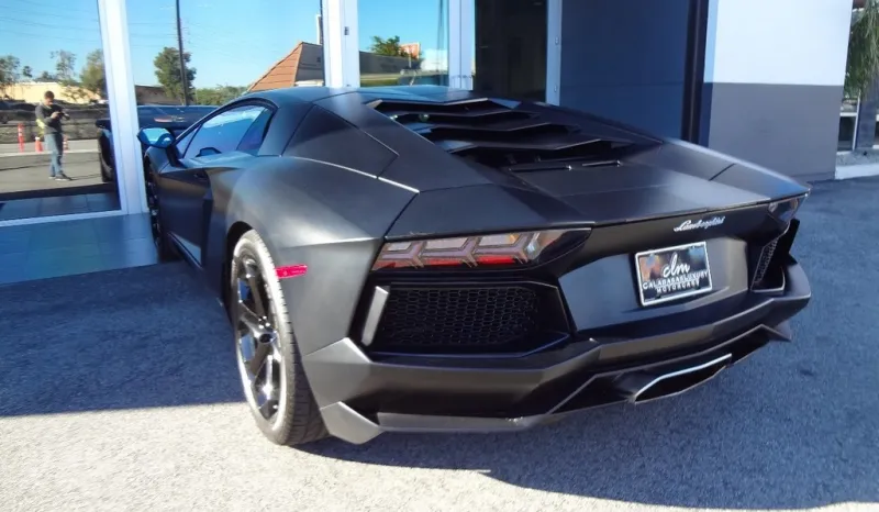 قصة كانييه ويست ولامبورجيني.. تلقاها هدية بـ 750 ألف دولار ودمرها بشكل مروع (فيديو)