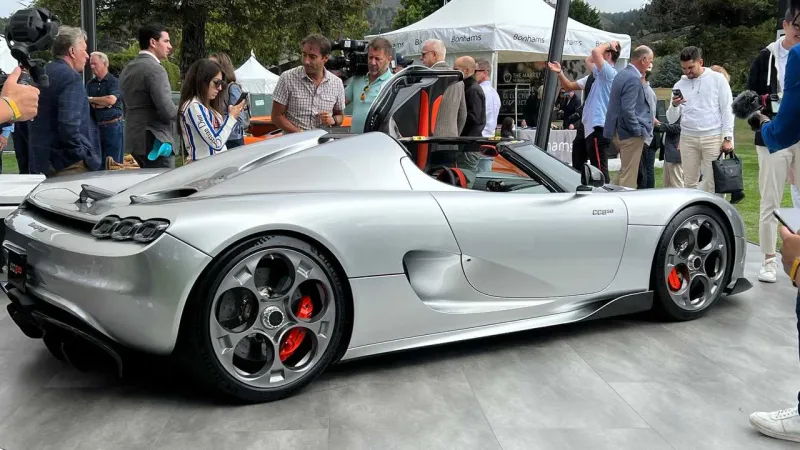 CC850 سوبر كار سويدية بسقف قابل للطي وقوة 1385 حصانًا (فيديو)