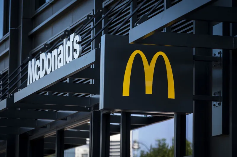 «برغر بيغ ماك» و «البطاطا المقلية» يؤثران على بنك إنجلترا.. فما القصة؟