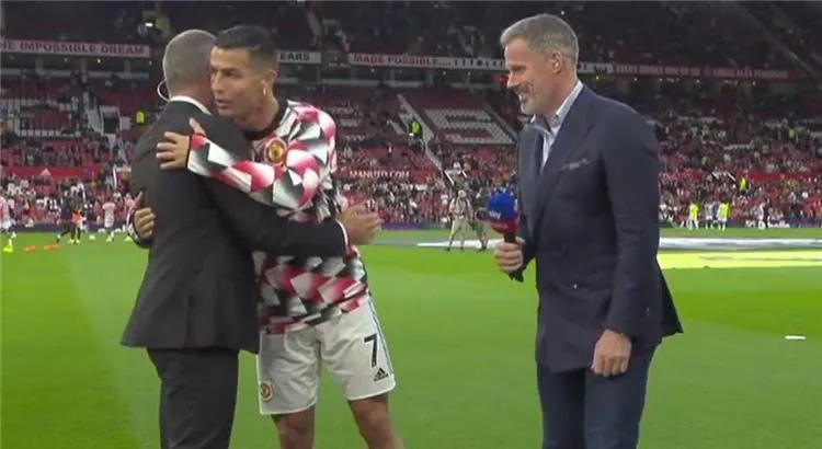 كريستيانو رونالدو يضع مدافع ليفربول في موقف محرج أمام الكاميرات