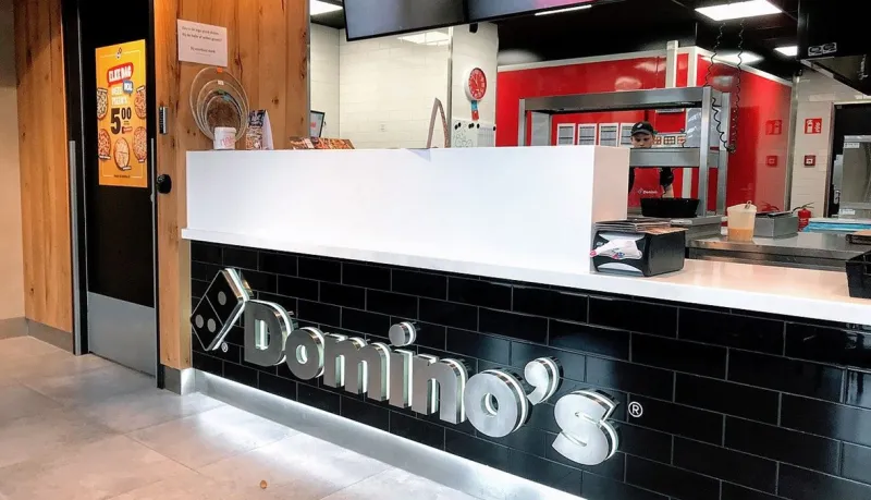 مطاعم «دومينوز للبيتزا» تعلن إفلاسها في إيطاليا بسبب الأناناس