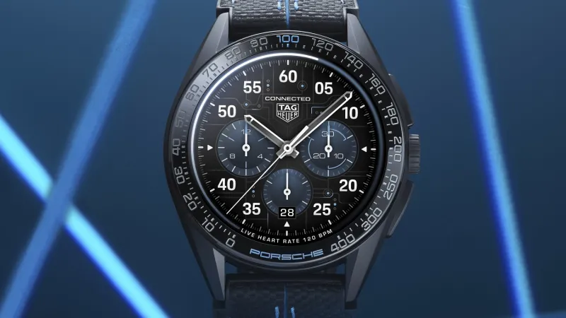 TAG Heuer Connected Calibre E4 مستلهمة من Porsche Taycan الكهربائية
