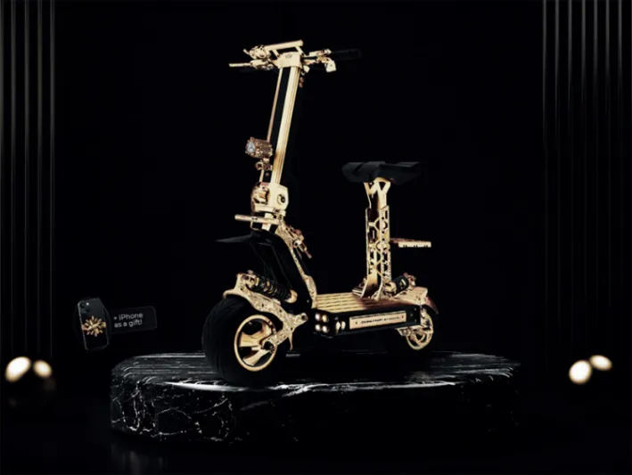 Caviar تطرح سكوتر كهربائيًّا مكسوًّا بالذهب (صور)