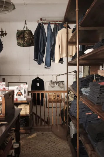 «Birkenstock» تدخل سوق الملابس الرجالية بقوة بمجموعة «BOLD» الجديدة