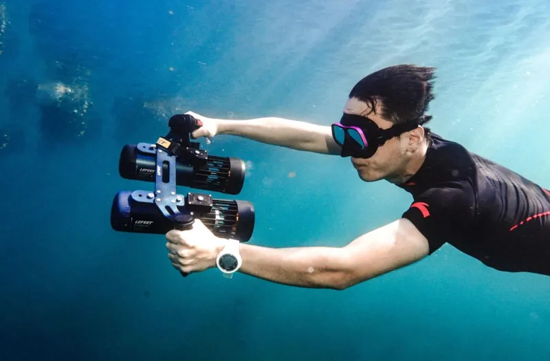 «LEFEET S1 Pro» أصغر سكوتر تحت الماء (صور) 