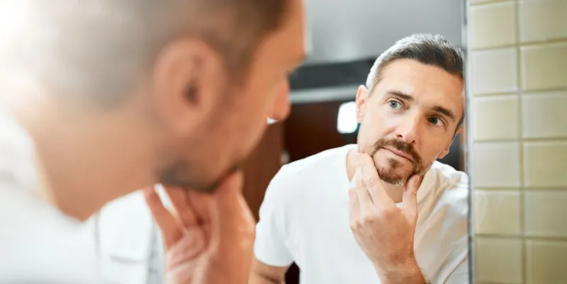  لشباب دائم.. أطعمة تحمي الرجل من تجاعيد البشرة