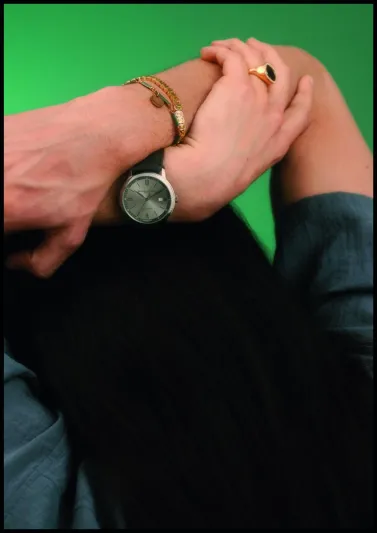 «MR PORTER» يُطلق حملة «BRIGHT FUTURE» الجديدة للجواهر والساعات الفاخرة