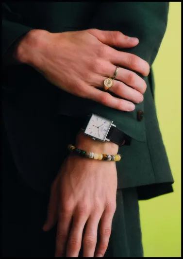 «MR PORTER» يُطلق حملة «BRIGHT FUTURE» الجديدة للجواهر والساعات الفاخرة