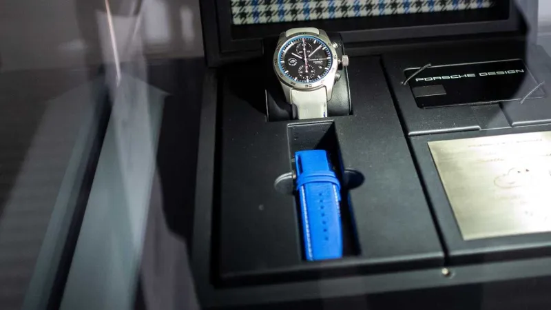 ساعة فريدة من بورش تزامنًا مع إطلاق موديل «911 سالي سبيشال» (فيديو)