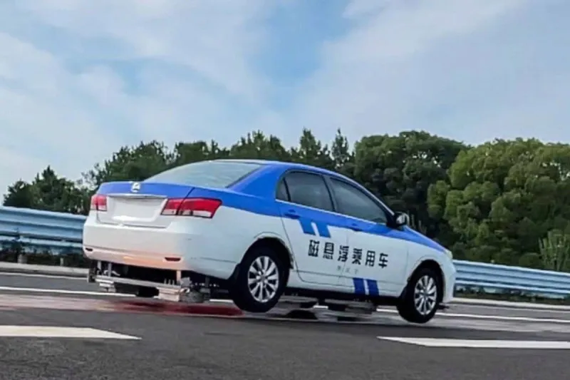 الصين تختبر أول سيارة طائرة مغناطيسية (فيديو)