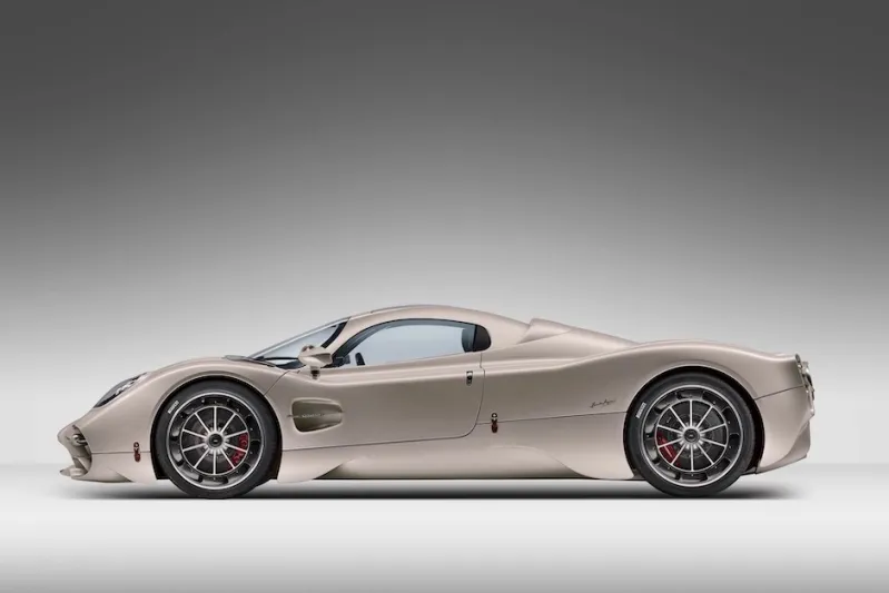 "باجاني" تكشف عن سيارتها الخارقة الجديدة «Pagani Utopia 2023» (صور)