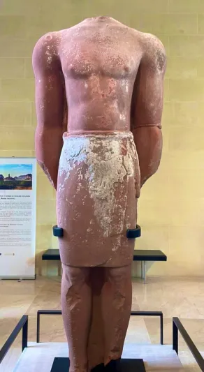 عرض تمثال "لحياني" من العلا في أروقة متحف اللوفر بباريس