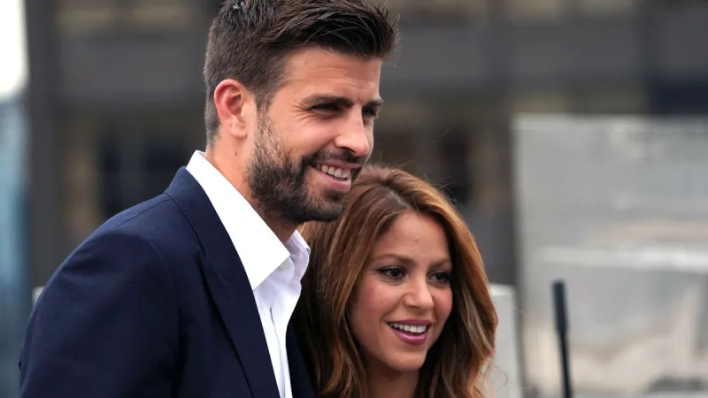 جيرارد بيكيه يخرج عن صمته ويهدد الصحافة 