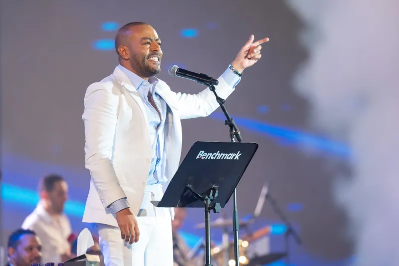 مناديل "معلش" لمواجهة أغاني تامر عاشور في حفله بجدة