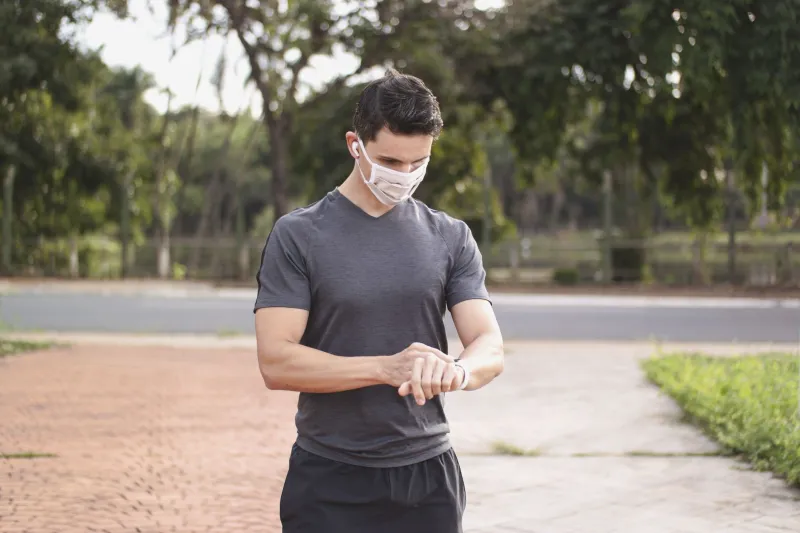 ابتكار كمامة ذكية تكشف فيروسات كورونا والإنفلونزا في الهواء