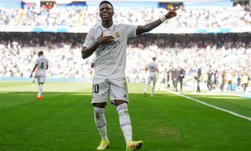 رئيس وكلاء كرة القدم الإسبان يصف «فينيسيوس جونيور» بالقرد الراقص