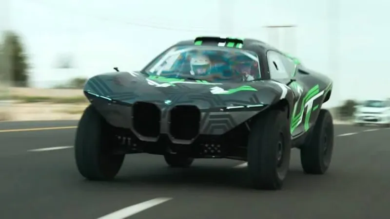  «BMW» تعلن عن «Dune Taxi» قاهرة الكثبان الرملية