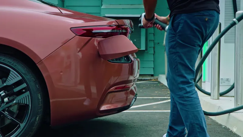 «مازيراتي» تشوق لسيارتها «GranTurismo Folgore EV» قبل طرحها رسميًّا (فيديو)