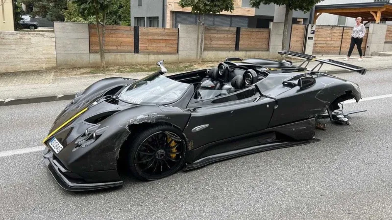 بقيمة 17 مليون دولار.. تحطم سيارة "Pagani Zonda" النادرة (صور)