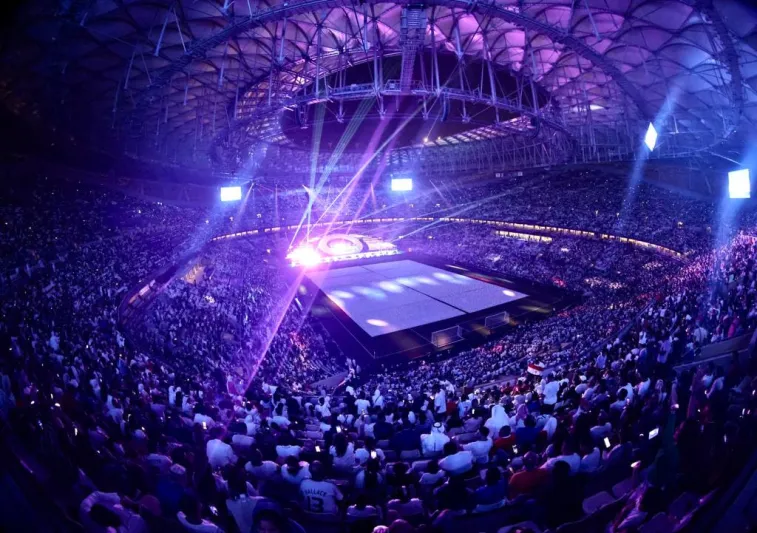 أول مطرب في استاد المونديال.. عمرو دياب يتصدر "تويتر" بعد حفل افتتاح "لوسيل"