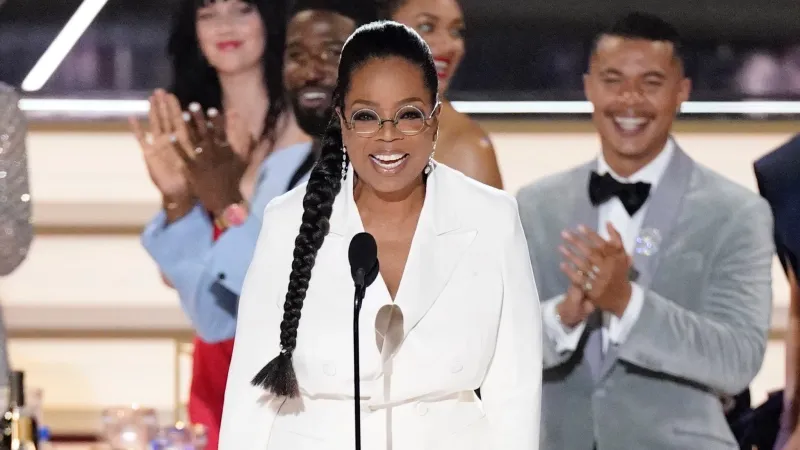 القائمة الكاملة لنجوم هوليوود الفائزين بجوائز حفل الإيمي 2022