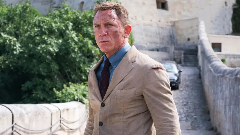 الكتان.. الحاضر الرائع في أزياء الرجل الأنيق