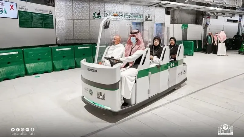 السعودية تطرح «قاطرة كهربائية» للطواف والسعي بالمسجد الحرام