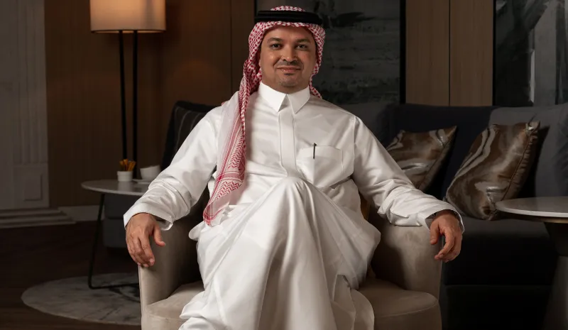 محمد حسن علوان لـ «الرجل»: المعاناة مرايا لأدبي.. ومعرض الكتاب «واسطة العقد»