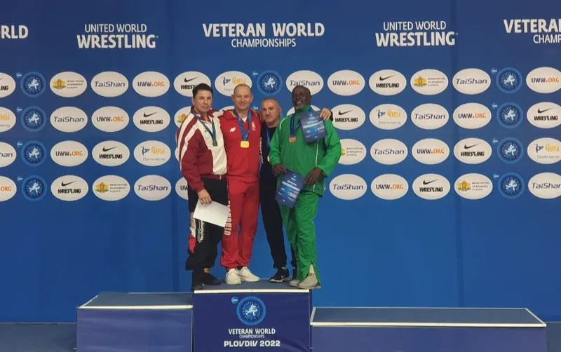 أول مشاركة سعودية في مصارعة الأساتذة .. نبيل هوساوي يحقق البرونزية