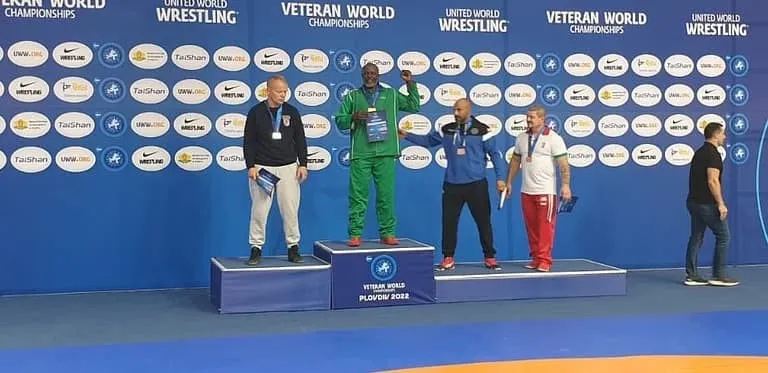 نبيل هوساوي يحقق ذهبية "بطولة العالم للأساتذة"