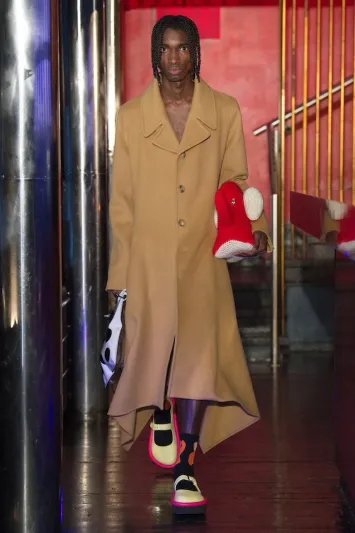 مزيج الجرأة والثقة في مجموعة JW Anderson لخريف وشتاء 2022