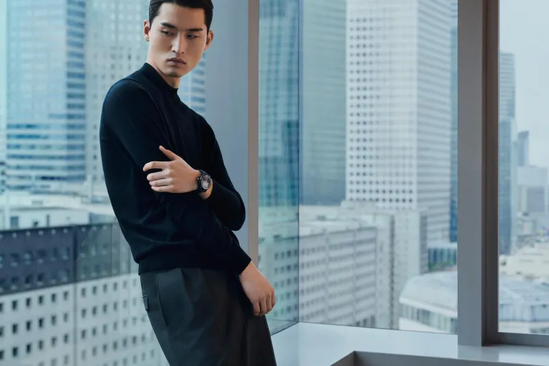 «ستار ليجاسي نيكولا ريوسيك».. ساعة تستلهم شوارع باريس المرصوفة بالحصى