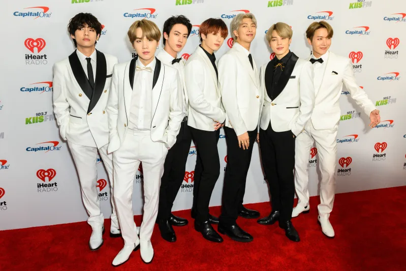 أول تعليق من فرقة BTS حول ارتباط «V» بـ «جيني» 