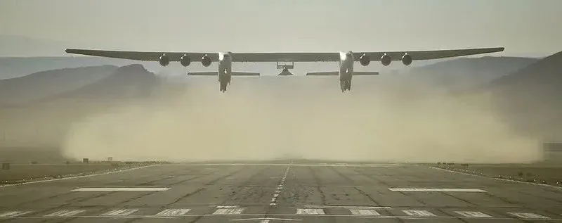 أكبر طائرة في العالم تحلق في السماء للمرة الثامنة.. فما القصة؟