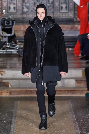 حذاء الشتاء يكمل أناقتك.. فتريث في اختياره 