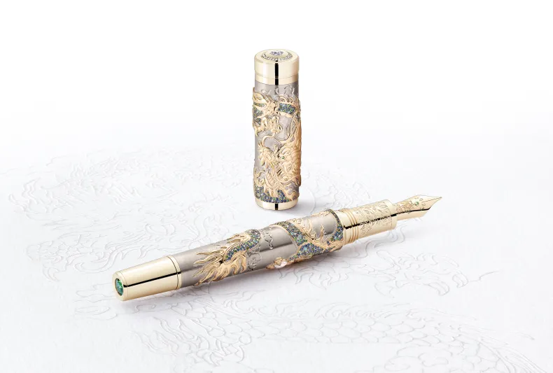 قطع فنية تتخطى مفاهيم الكتابة..أقلام "مون بلان" برسومات التنين