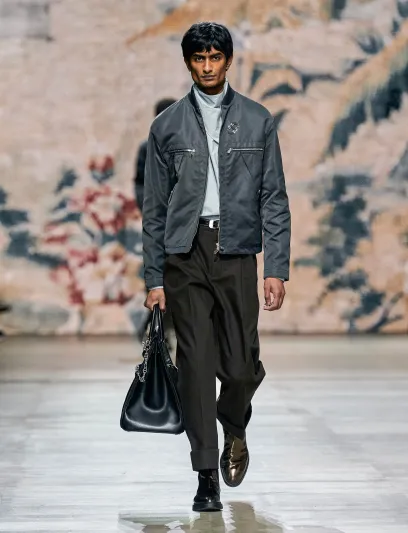 سترة الطيارين (bomber jacket).. استراحة المحارب في دور الأزياء