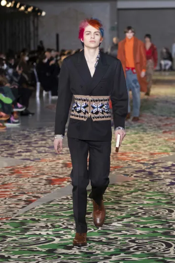 مجموعة Etro المشوقة تمزج بين المغامرة والمعرفة