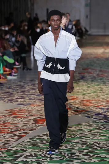 مجموعة Etro المشوقة تمزج بين المغامرة والمعرفة